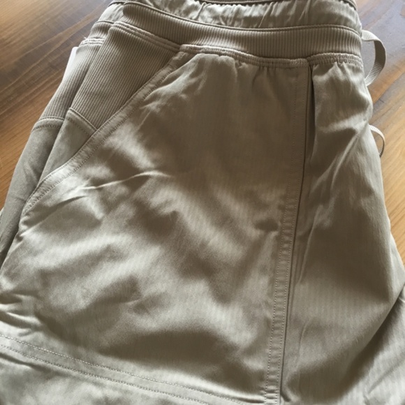 Lululemon shorts - Picture 3 of 4